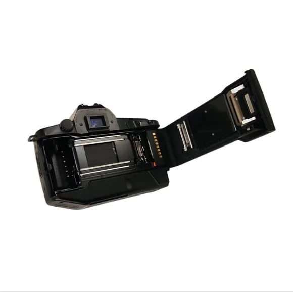 CANON EOS 650 SLR 35mm Film Camera Huge Lot 2-Lens, Flash, Batteries Filter and - Picture 6 of 11